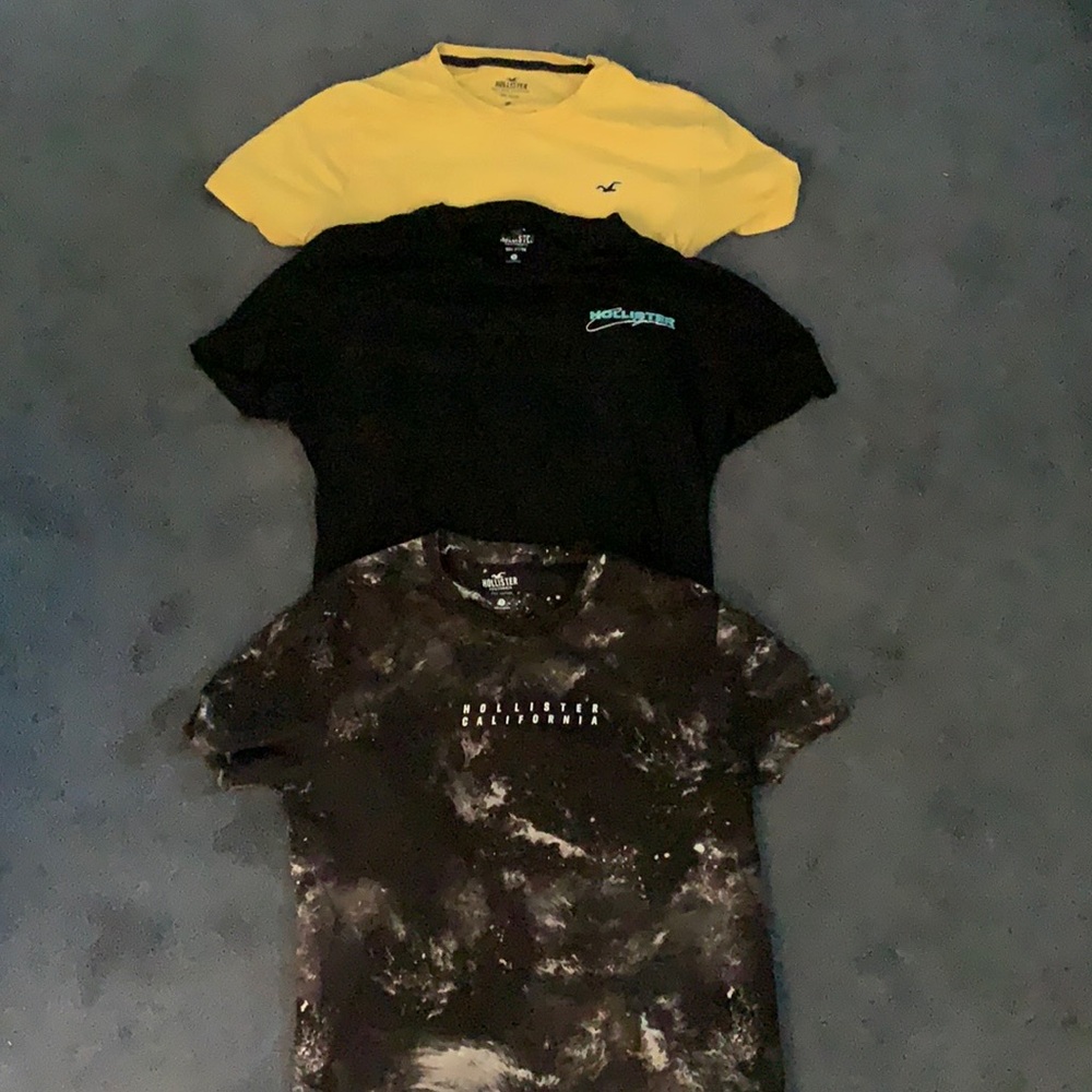 Lot of 3 Hollister t shirts. Lightly worn.